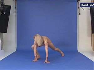 astounding bare gymnastics by Vetrodueva